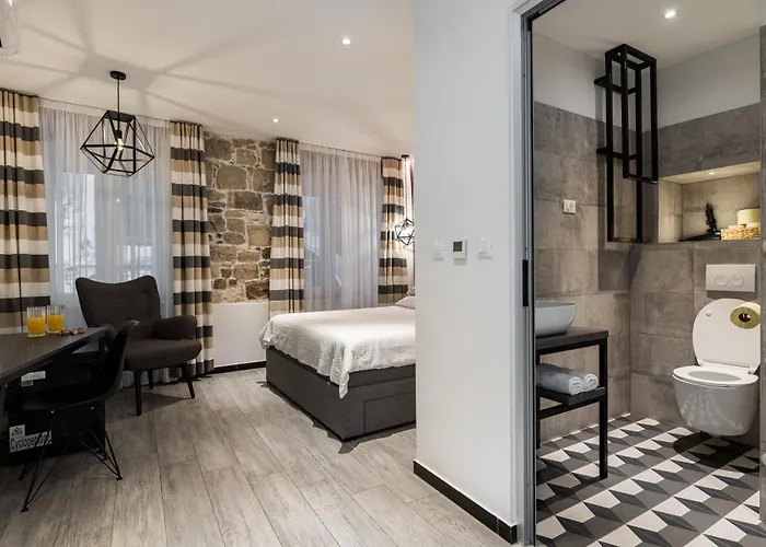 Centre Apartment Split